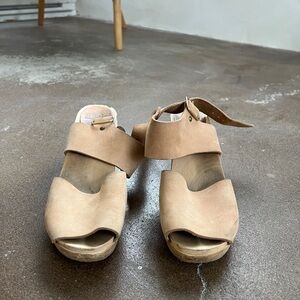 Bryr Tan Platform Sandals